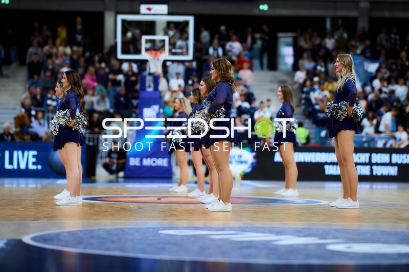 Cheerleader-Formation auf dem Spielfeld