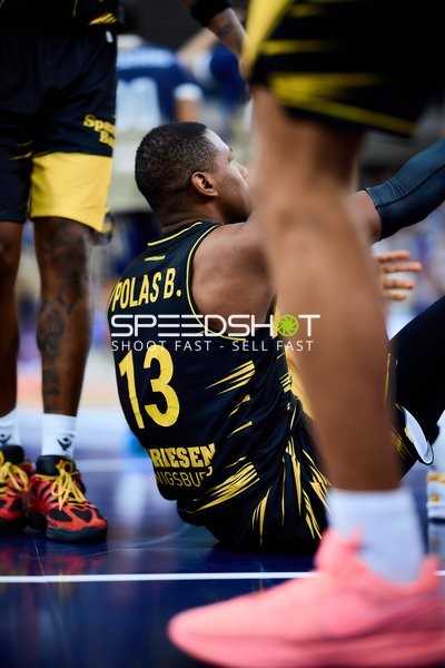 Yorman Polas Bartolo (13; MHP Riesen Ludwigsburg) am Boden