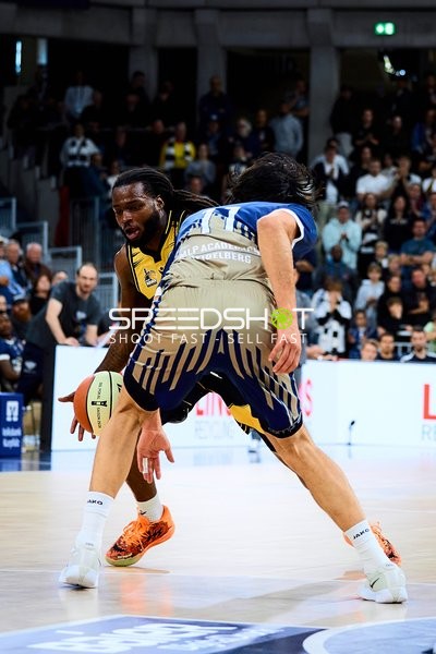 Tray Buchanan (2; MHP Riesen Ludwigsburg) gegen MLP Academics Heidelberg