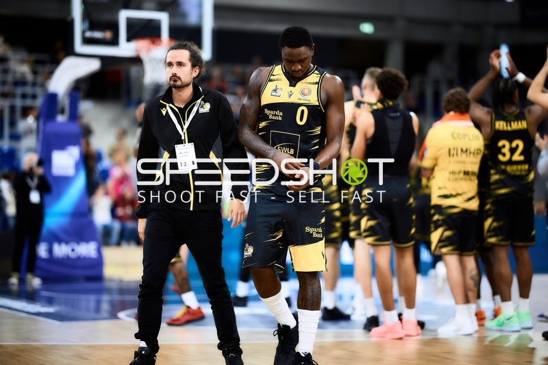 Babacar Sane (0; MHP Riesen Ludwigsburg) in Aktion