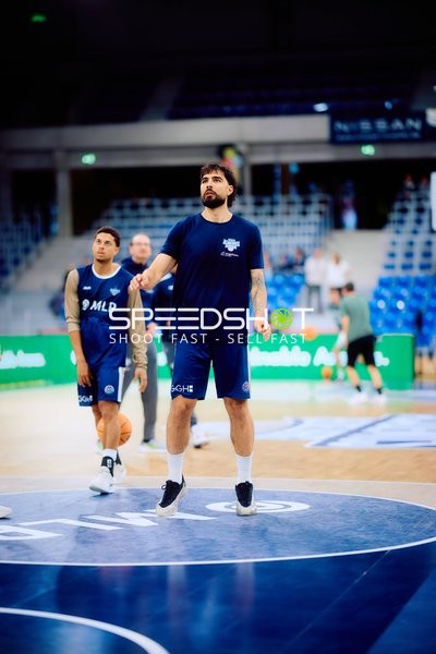 Spielszene mit Kevin McClain (3; MLP Academics Heidelberg) und Marcel Keßen (15; MLP Academics Heidelberg)