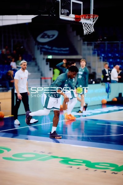 Spielszene mit Ben Shungu (11; Legia Warszawa)