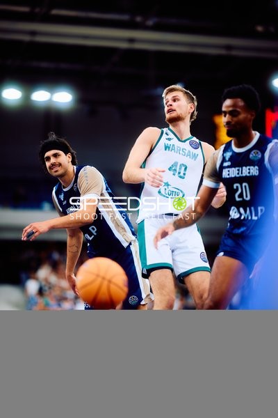 Spielszene mit Erol Ersek (11; MLP Academics Heidelberg) und Shane Hunter (40; Legia Warszawa)