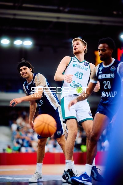 Spielszene mit Erol Ersek (11; MLP Academics Heidelberg) und Shane Hunter (40; Legia Warszawa)