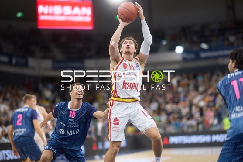 Samuell Williamson (10; MLP Academics Heidelberg) wirft