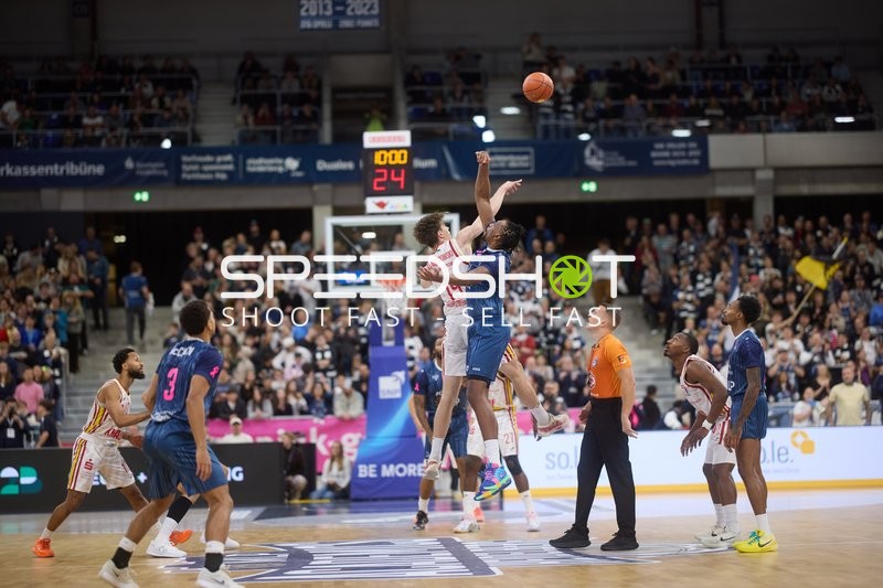 Sprungball zu Spielbeginn