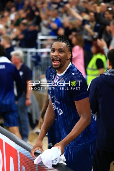 Osun Osunniyi (12; MLP Academics Heidelberg) jubelt