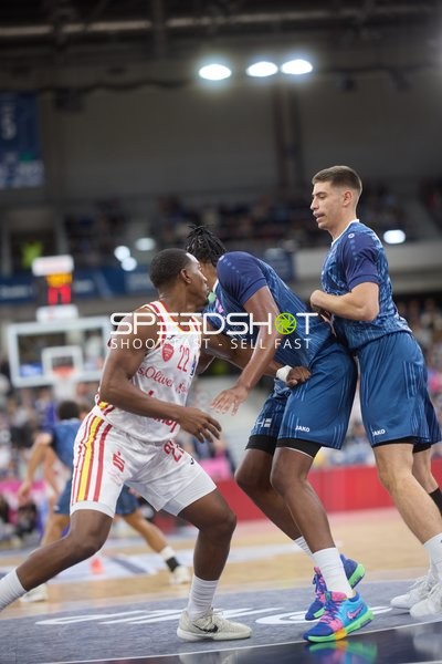 Defensive Aktion mit Dusan Neskovic (7; MLP Academics Heidelberg)