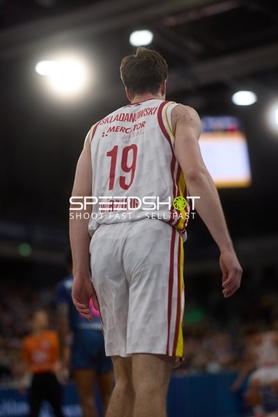 Christian Skladanowski (19; Würzburg Baskets) auf dem Spielfeld