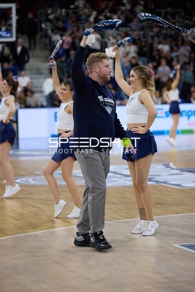 Moderation mit Cheerleadern