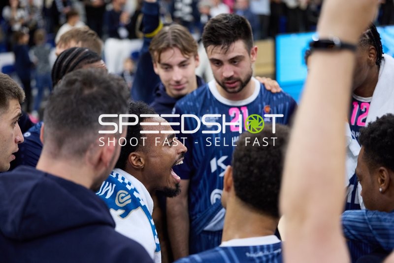 Jubel von Mateo Seric (21; MLP Academics Heidelberg) und Teamkollegen