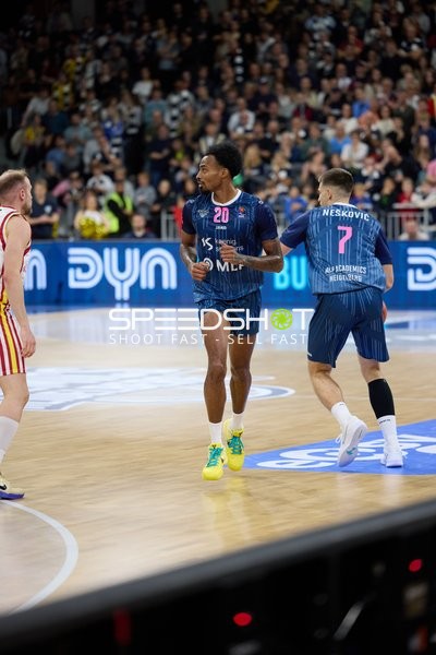 Spielszene mit Michael Weathers (20; MLP Academics Heidelberg) und Dusan Neskovic (7; MLP Academics Heidelberg)