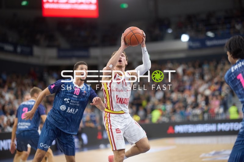 Samuell Williamson (10; MLP Academics Heidelberg) wirft