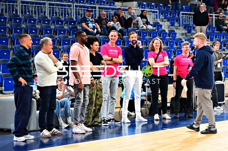 Kevin Gerwin und Matthias Lautenschläger am Spielfeldrand