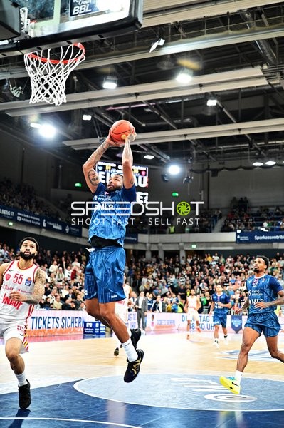 Samuell Williamson steigt zum Korbleger