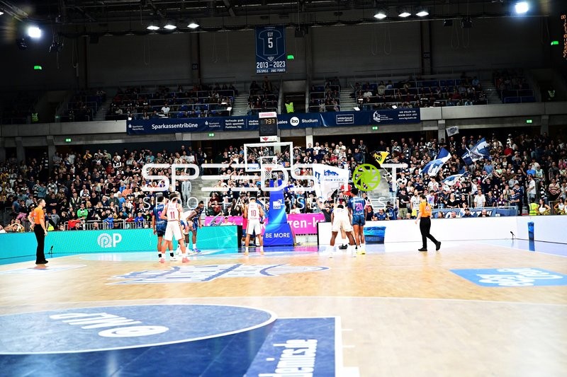 Sprungball zum Spielbeginn