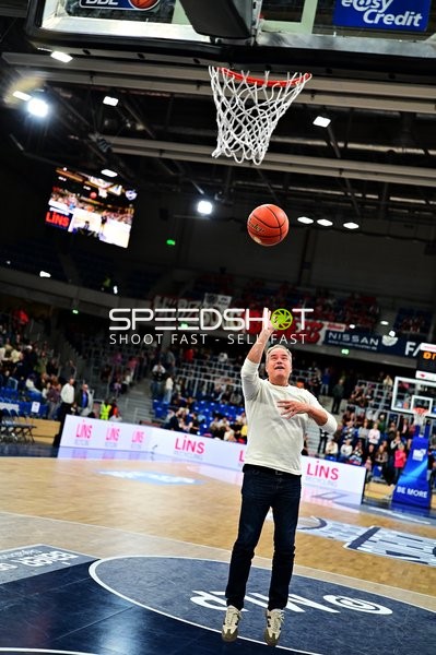 Basketballwurf am Korb