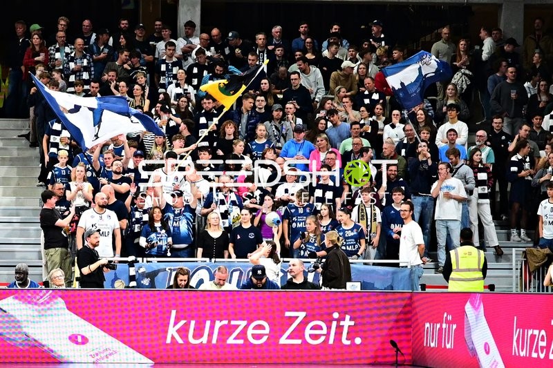 Fans von MLP Academics Heidelberg im SNP Dome