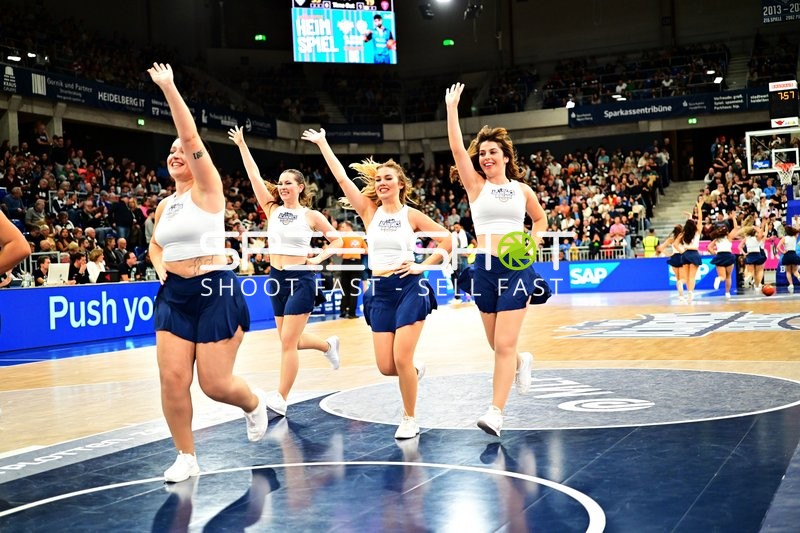 Cheerleader tanzen in Heidelberg