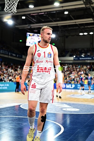 Lukas Herzog (1; Würzburg Baskets) auf dem Spielfeld