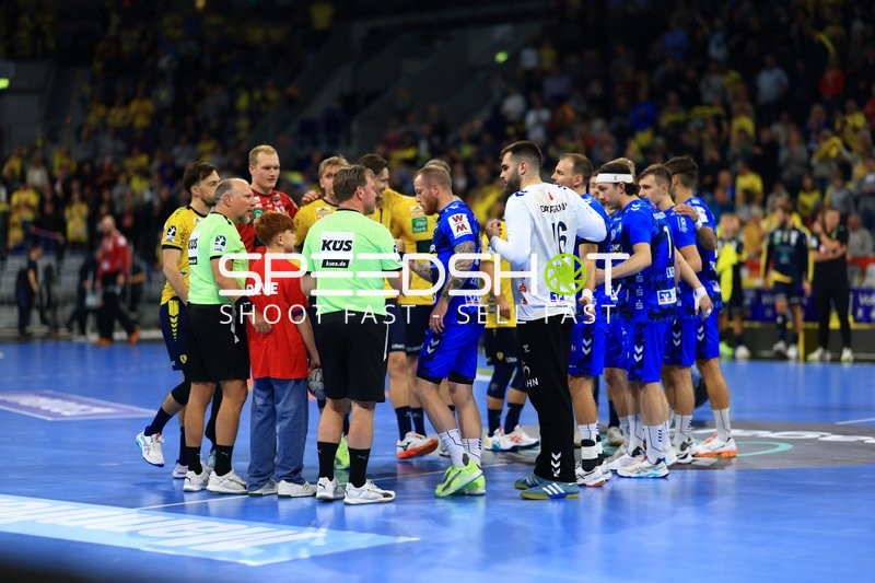 Begrüßung vor dem Spiel