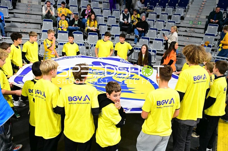 Fans von Rhein Neckar Löwen mit Banner
