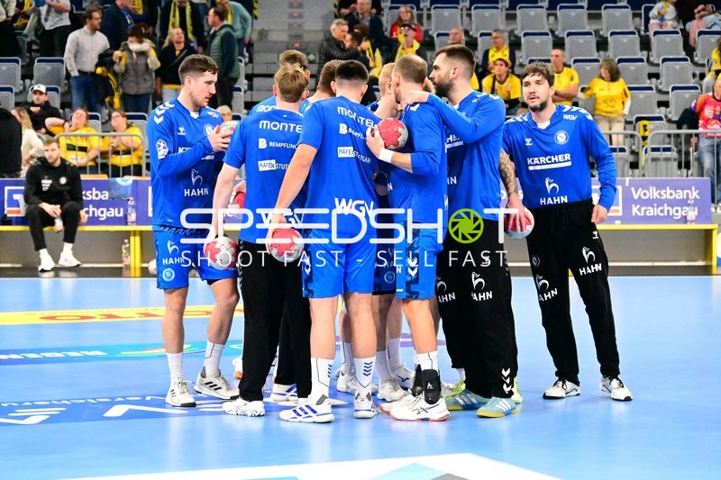 Spieler von TVB 1898 Stuttgart im Kreis