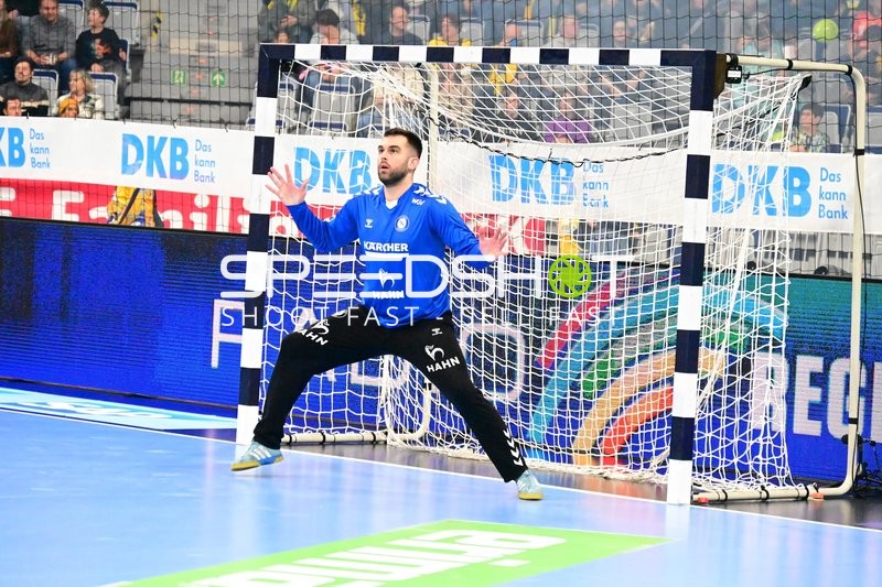 Torwart Miljan Vujovic (16; TVB 1898 Stuttgart) vor dem Tor