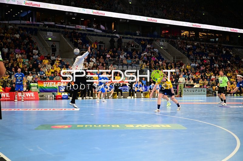 Kai Häfner (34; TVB 1898 Stuttgart) verteidigt