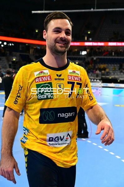 Dani Baijens (77; Rhein Neckar Löwen) verlässt das Spielfeld