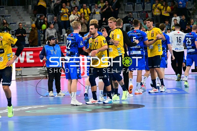 Dani Baijens (77; Rhein Neckar Löwen), Edwin Aspenbäck (78; Rhein Neckar Löwen) und Sebastian Heymann (13; Rhein Neckar Löwen) im Gespräch