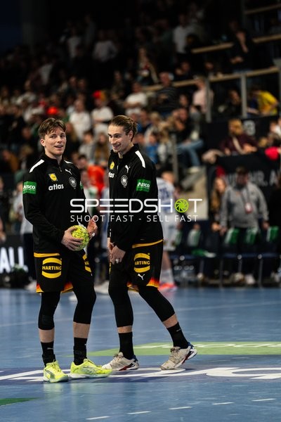 Juri Knorr (15; Deutschland) und Nils Lichtlein (3; Deutschland) im Gespräch