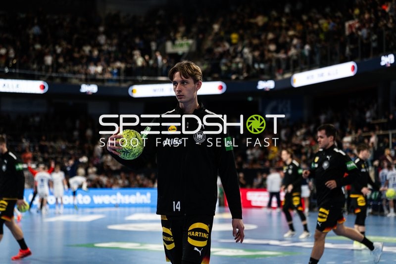 Mathis Häseler (14; Deutschland) mit Ball