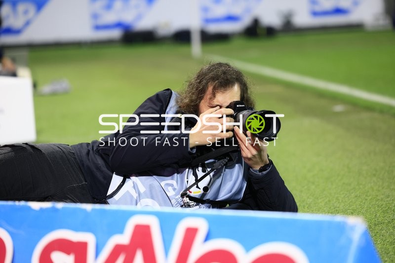 Fotograf am Spielfeldrand