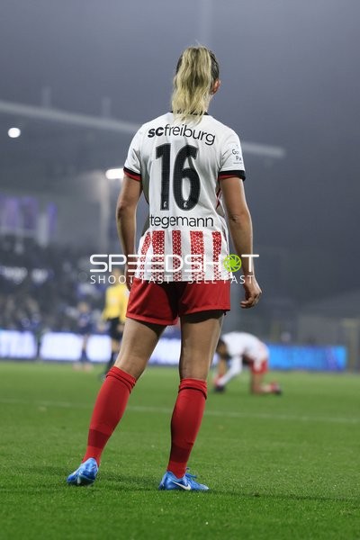 Spielerin mit Nummer 16