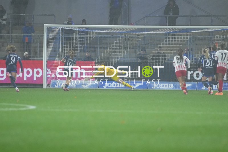 Torwartparade im Strafraum