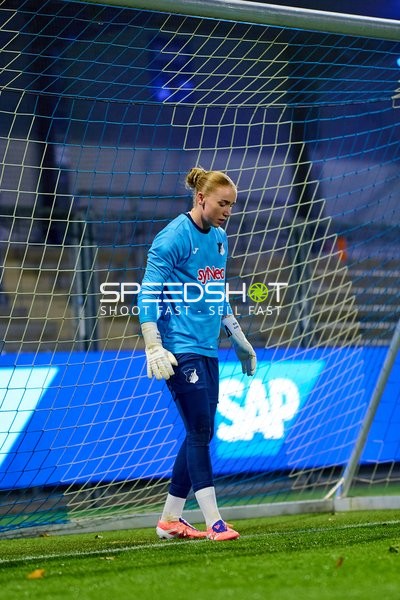 Torwart Laura Dick (1; TSG Hoffenheim Frauen) im Tor