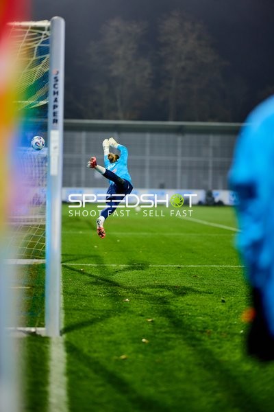 Torwart Laura Dick (1; TSG Hoffenheim Frauen) in Aktion