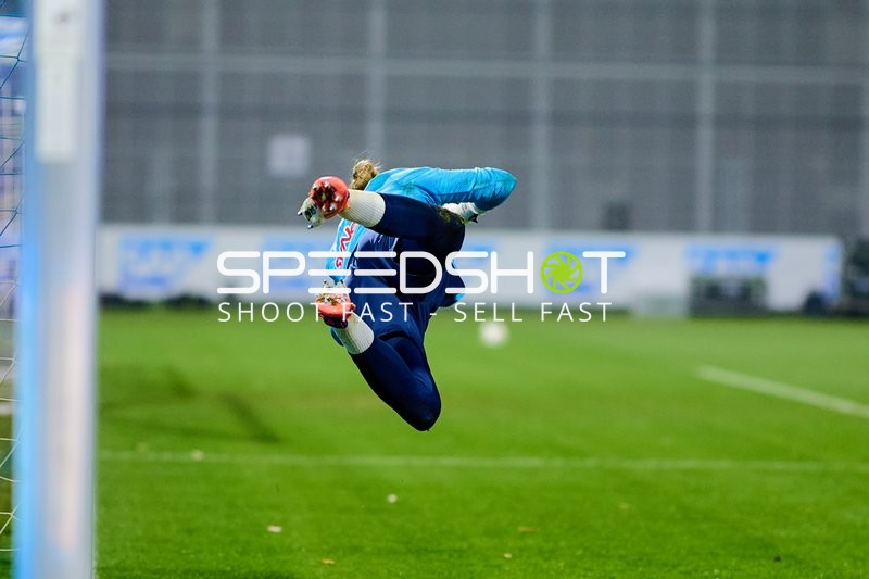 Torwartparade im Strafraum