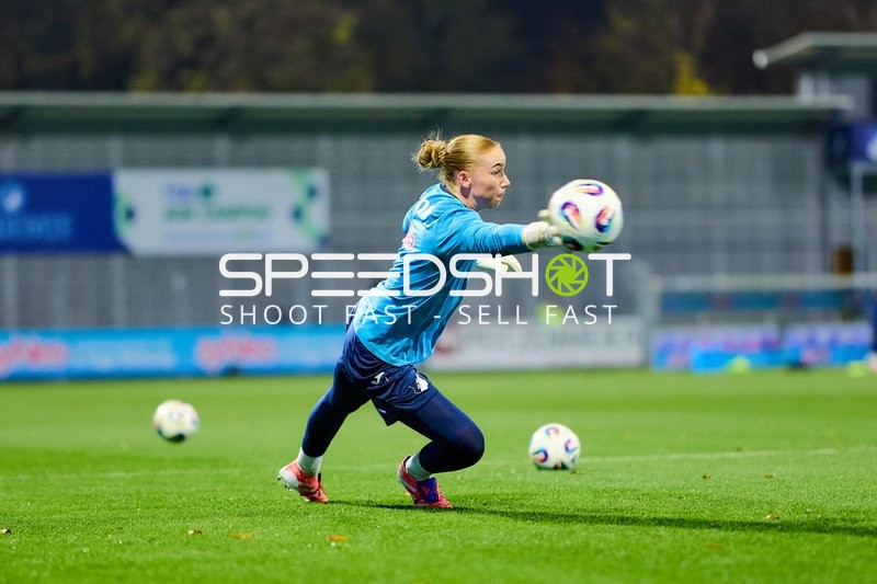 Torwart Laura Dick (1; TSG Hoffenheim Frauen) in Aktion