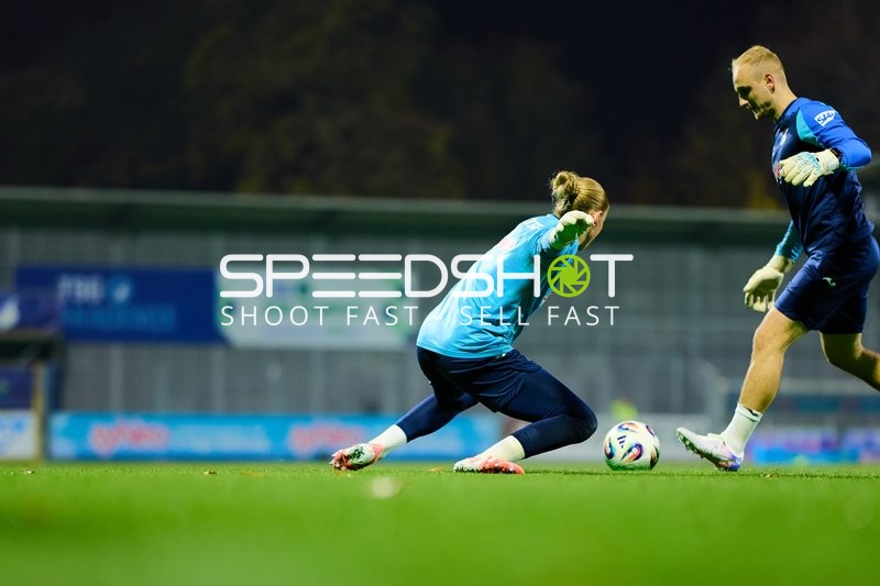 Torwartaktion im Zweikampf