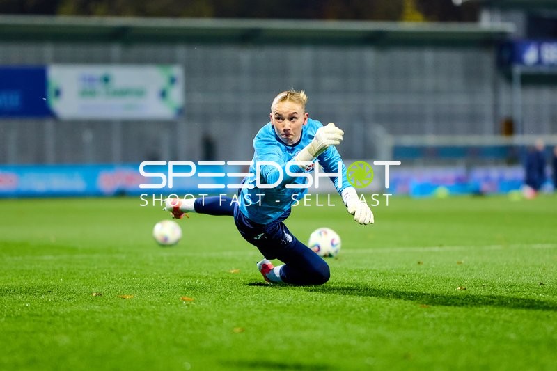 Torwart Laura Dick (1; TSG Hoffenheim Frauen) in Aktion