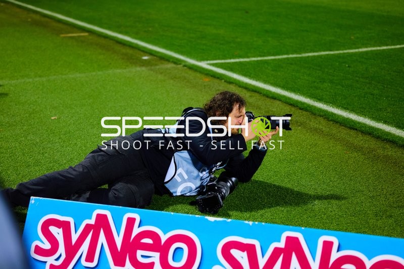 Fotograf am Spielfeldrand