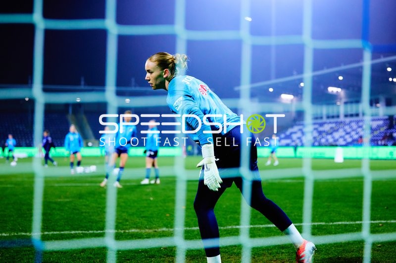 Torwart Laura Dick (1; TSG Hoffenheim Frauen) in Aktion