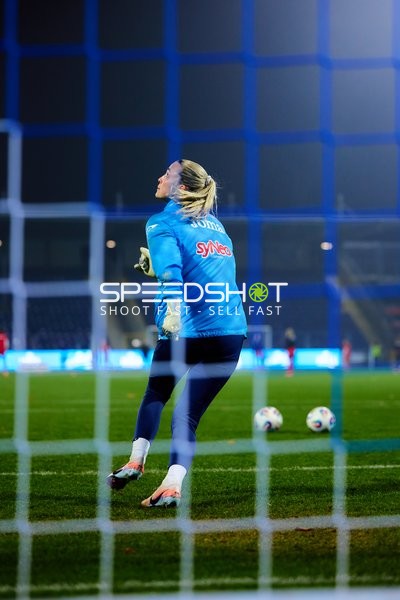 Torwart Laura Dick (1; TSG Hoffenheim Frauen) in Aktion