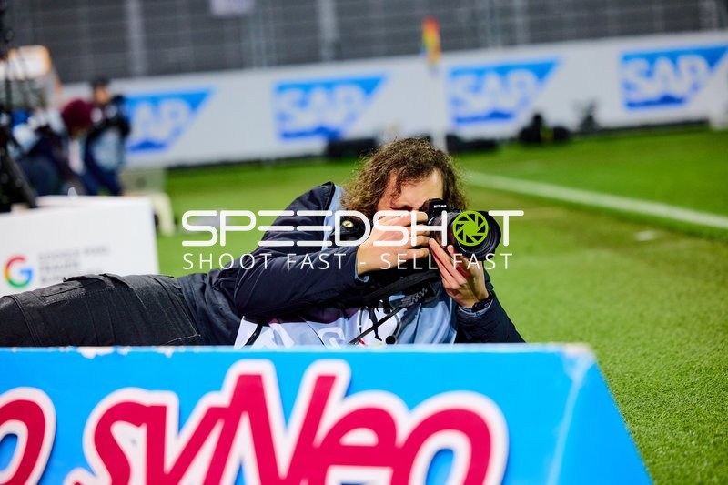 Fotograf am Spielfeldrand