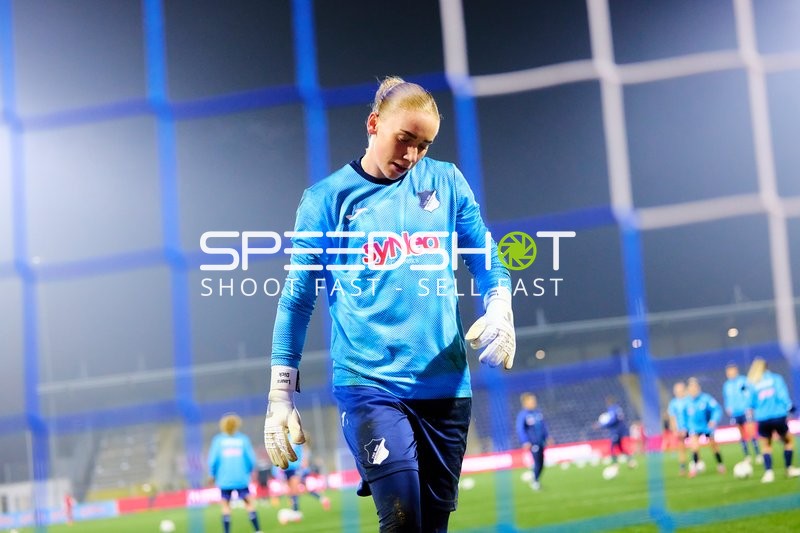 Torwart verlässt Tor