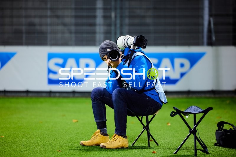 Fotograf auf dem Spielfeld