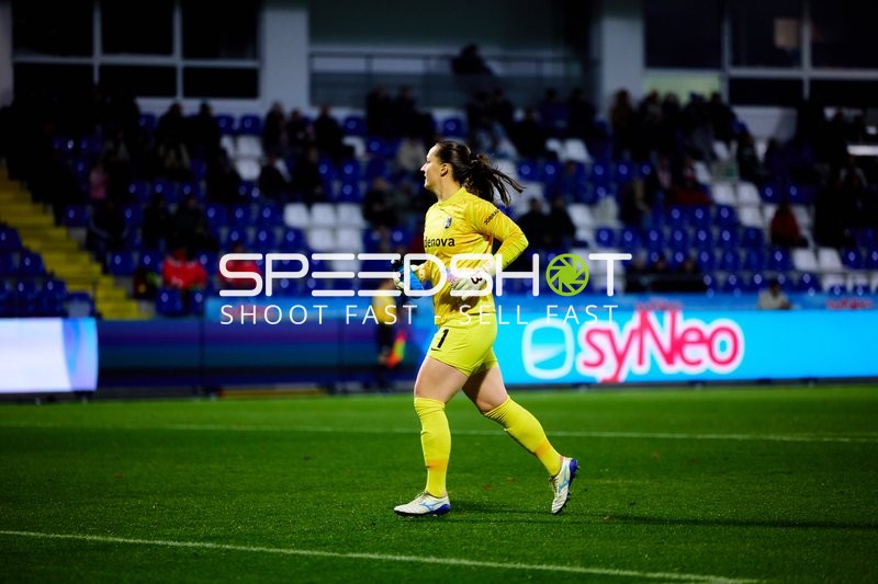 Torwart Laura Dick (1; TSG Hoffenheim Frauen) in Aktion