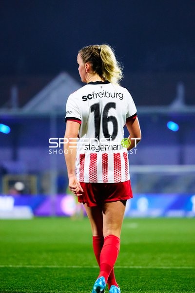 Spielerin auf dem Feld